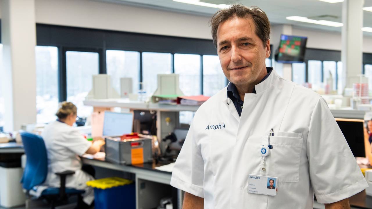 Carnaval was boosdoener, zegt microbioloog Jan Kluytmans in coronaverhoor