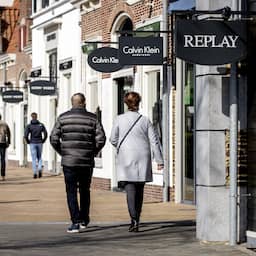 Consumenten gaven in mei bijna 2 procent meer uit, goederen in trek