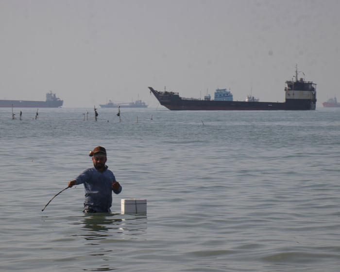 Trump says US will escort trapped ships from Gulf amid ‘very positive’ talks with Iran