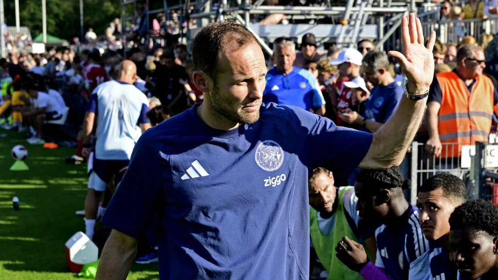 Ajax speelt gelijk in oefenduel met Bochum, met teruggekeerde Blind in de basis