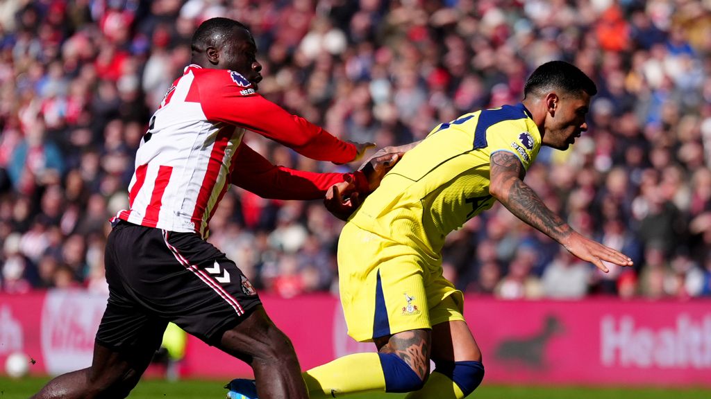 Brobbey racistisch belaagd na duw tegen Argentijn Romero, die vreest voor WK