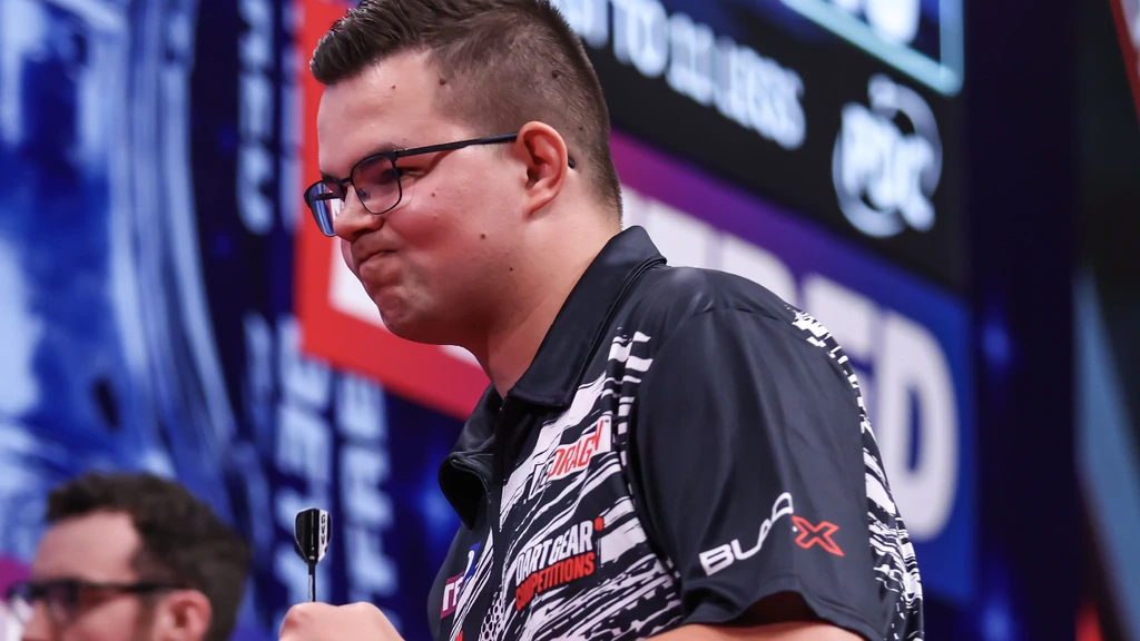 Van Veen voor het eerst naar halve finales World Matchplay