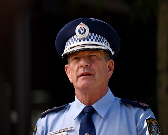 Police were outgunned during Bondi beach massacre due to lack of long-arm rifles, royal commission hears