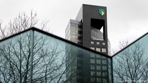 Staat verkleint belang in ABN AMRO tot onder de 25 procent