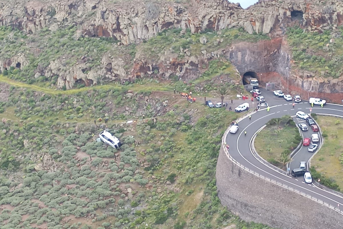 Canary Islands bus crash latest: One dead and 27 injured after British tourist bus plunges into ravine