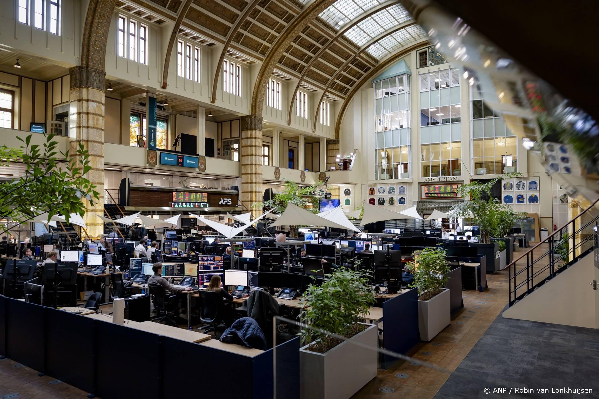 AEX-index sluit voor het eerst ooit boven de 1100 punten