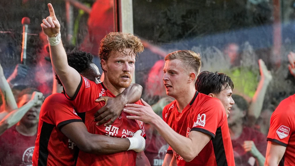 Almere ontdoet zich van De Graafschap en staat in halve finale play-offs