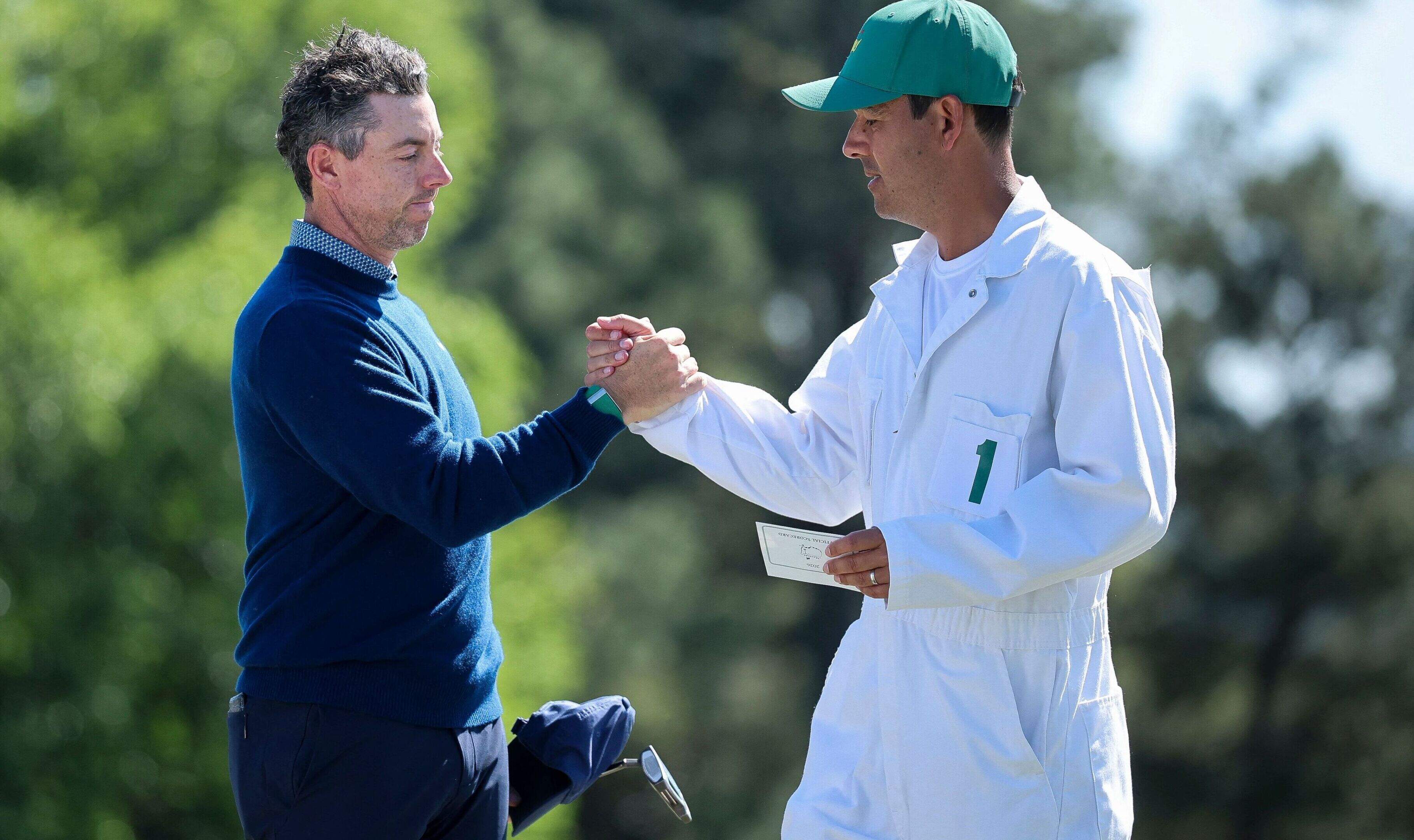 Titelverdediger Rory McIlroy begint goed aan Masters, biertjes en tassen blijken niet veilig in Augusta