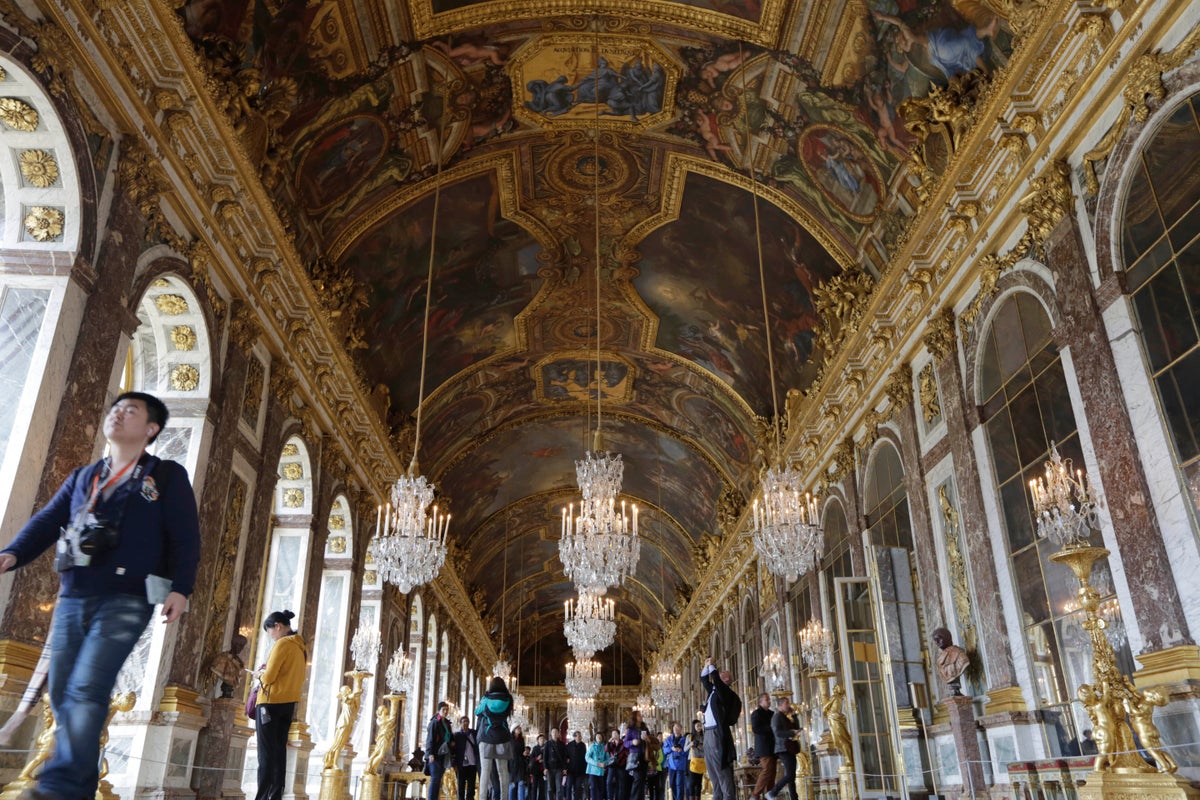 Macron deploys Versailles’ gold, mirrors and history in a high-stakes courtship of Trump