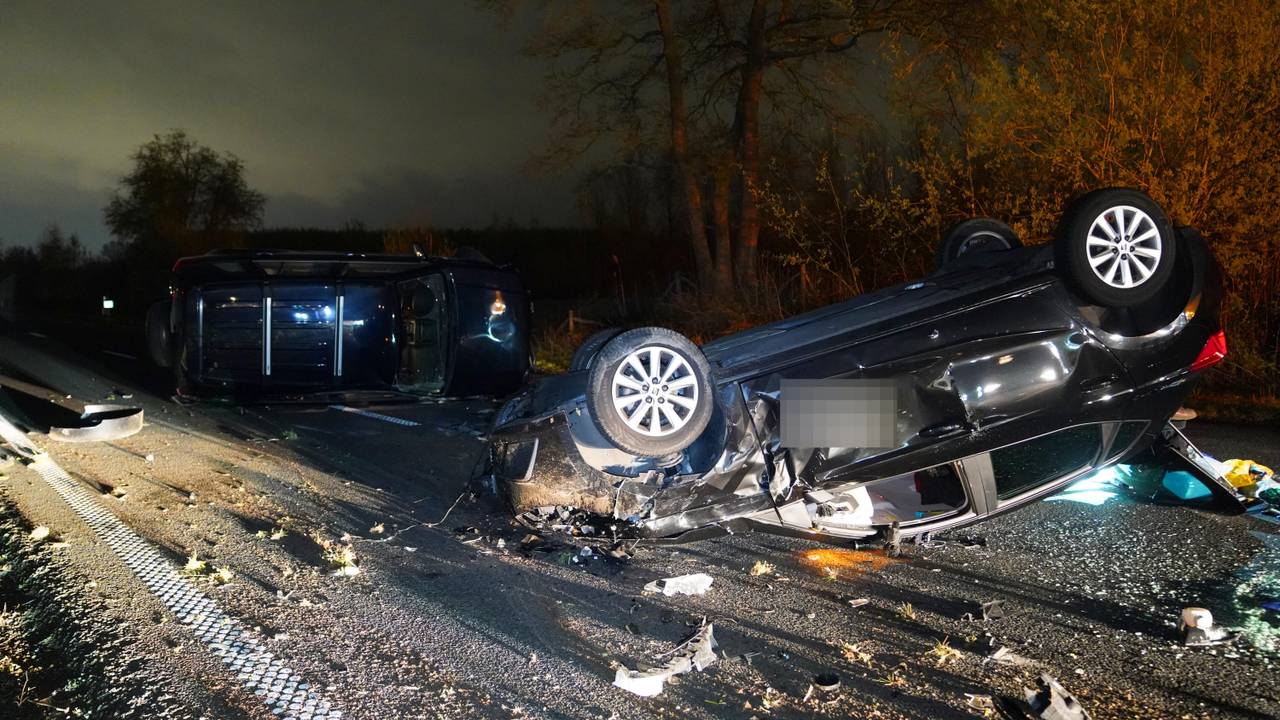 Auto ondersteboven na aanrijding op N279, twee gewonden