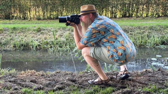 Tijdens het wandelen hangt de camera van Marc (48) altijd aan zijn schouder