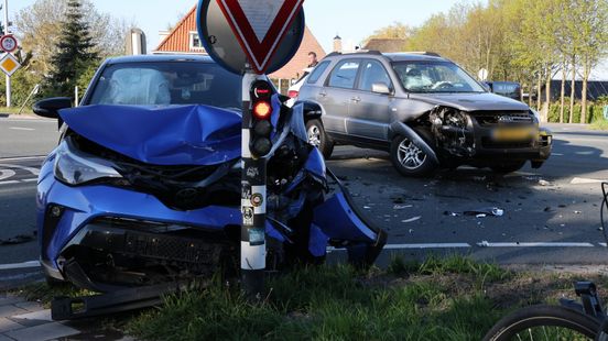 Autotoeter gaat drie kwartier af na botsing