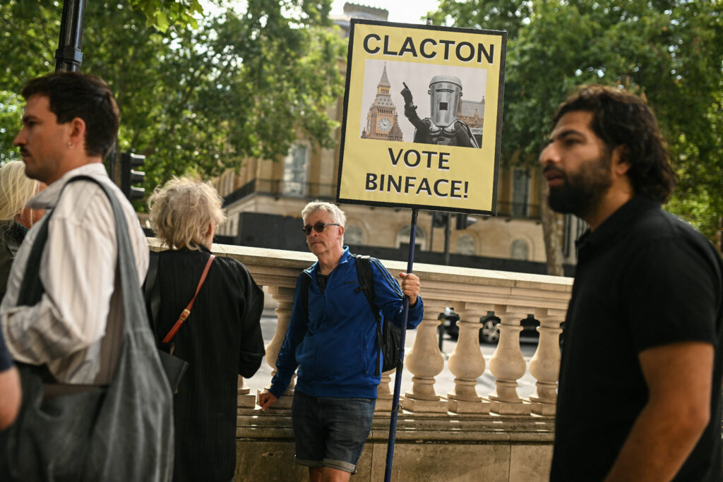 Farage’s latest gamble clouds Reform’s path to power