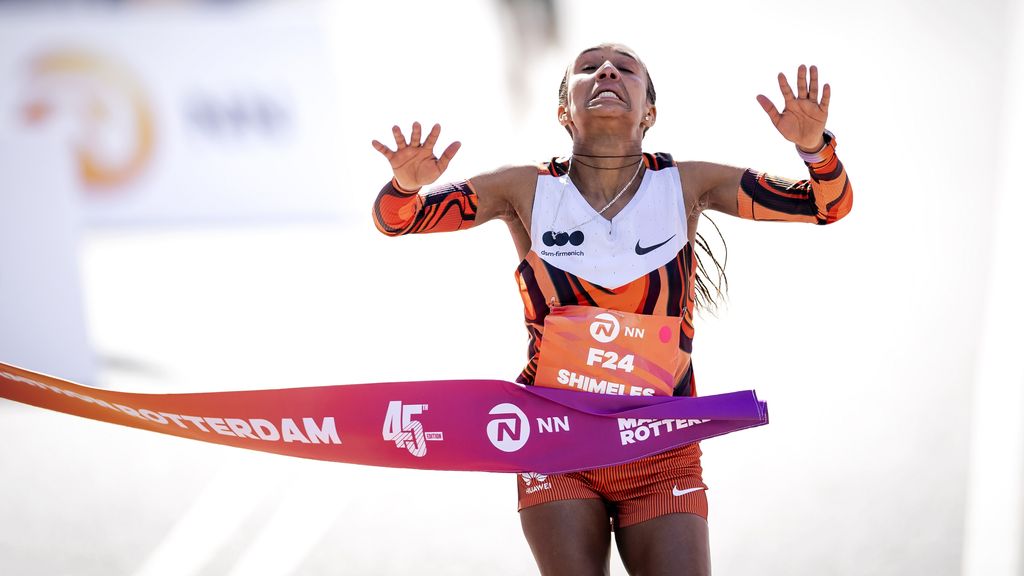 Parcoursrecord Shimeles bij marathon Rotterdam, Abdi moet zege aan Adola laten