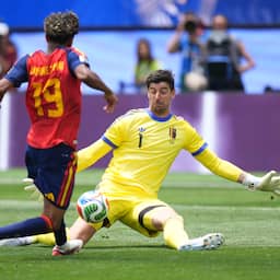 Courtois beslist na gesprek met bondscoach Van Bommel of hij international blijft