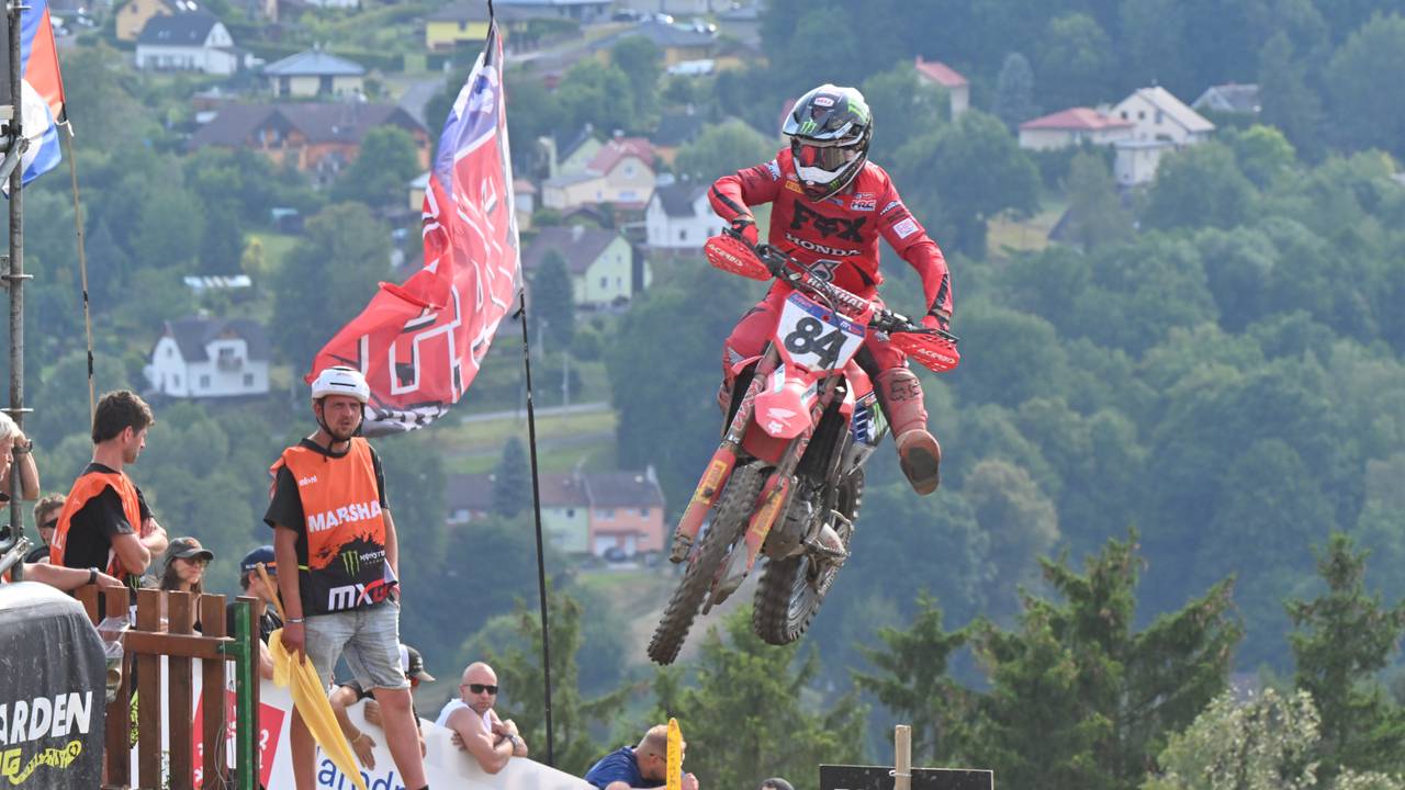 Herlings nieuwe leider in MXGP na dubbele zege in Tsjechië