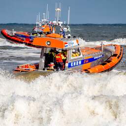 Persoon overleden voor kust Callantsoog, andere zwemmer nog vermist