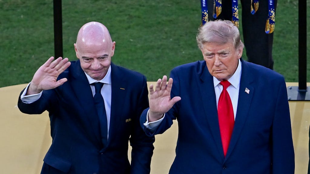 Voetbalbonden keren Infantino de rug toe, Fifa-baas zoekt hulp bij regering-Trump