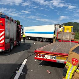 Dode en gewonden bij zwaar ongeval met drie vrachtwagens op A17
