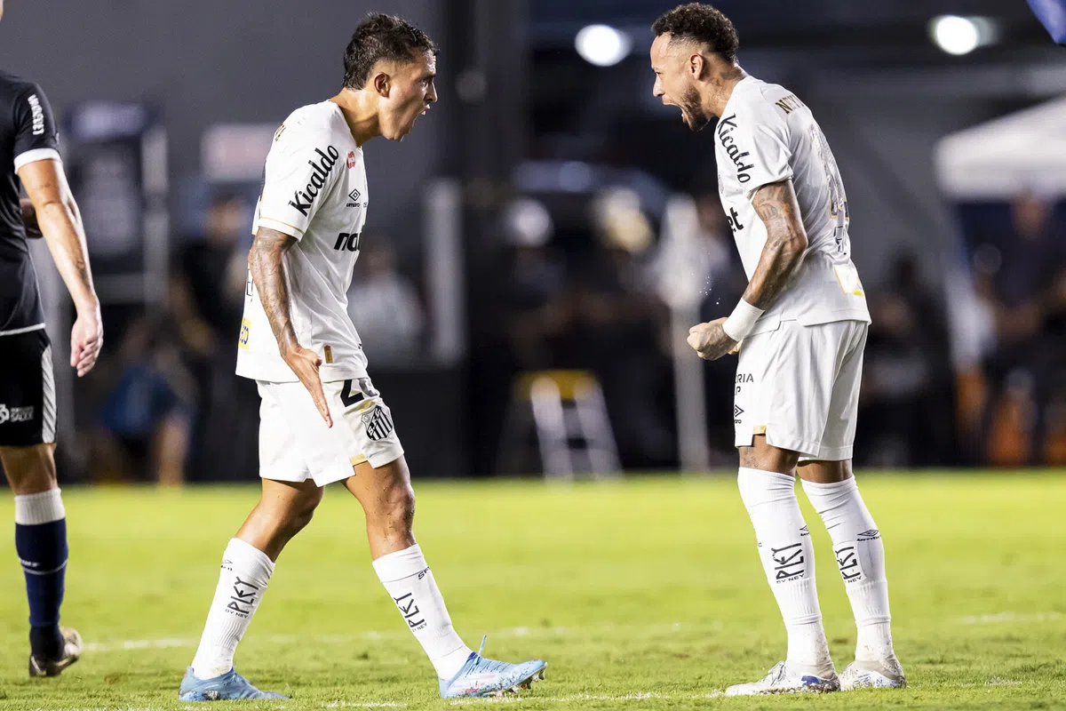 Exemplarisch duel Neymar bij Santos: assist, voorassist én opstootje