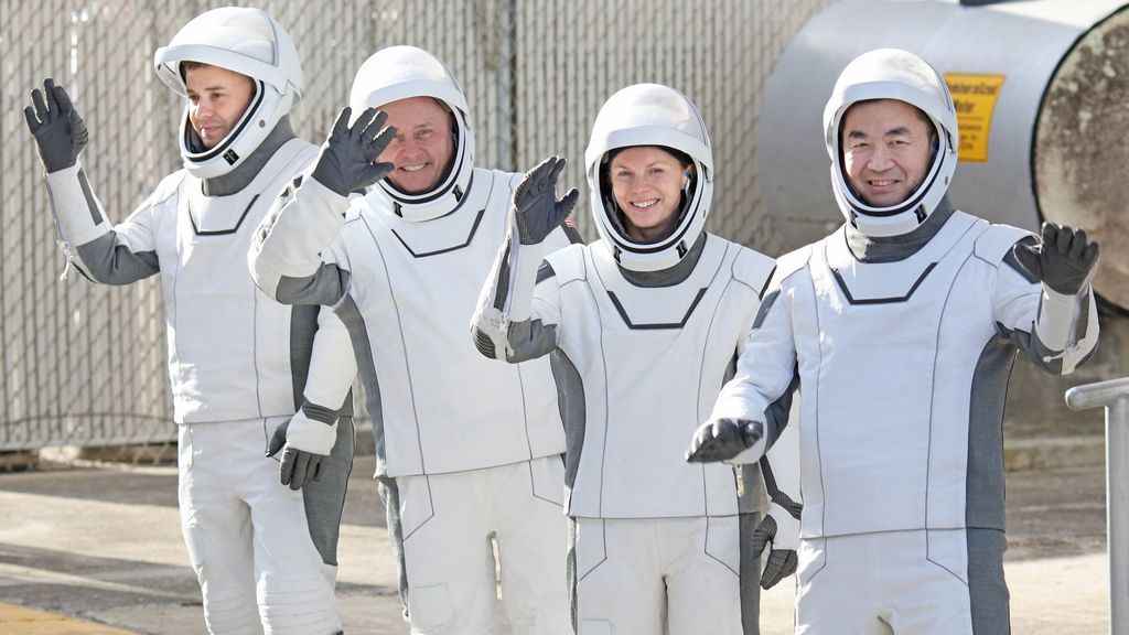 Bemanning van het ISS onderweg terug naar de aarde