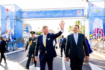 Tijdens bezoek aan Curaçao en Aruba maakt Willem-Alexander duidelijk: ‘Ik ben ook jullie koning, ik sta achter jullie’
