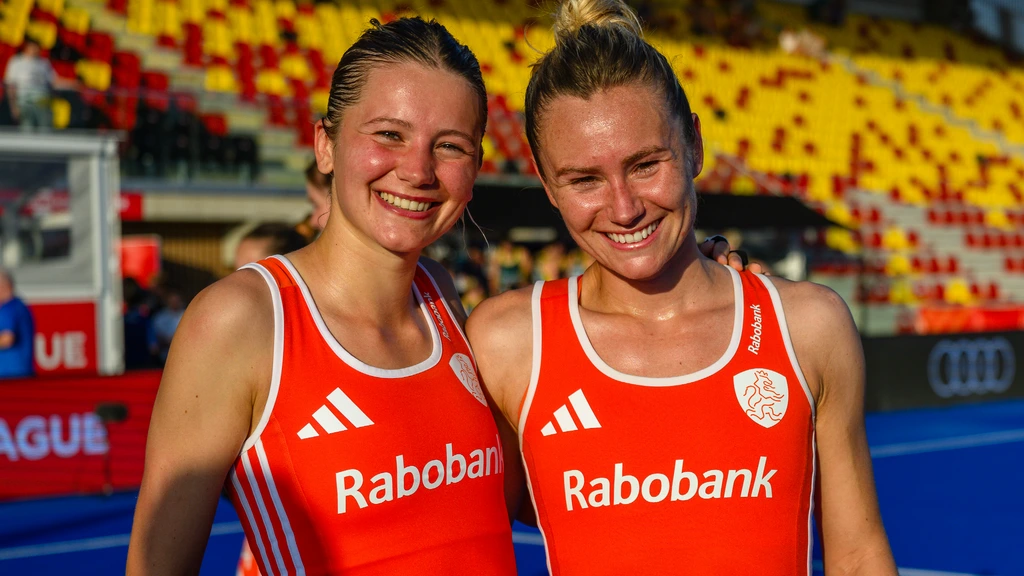 Oranjehockeyers met zussen Guusje en Freeke Moes naar WK in eigen land