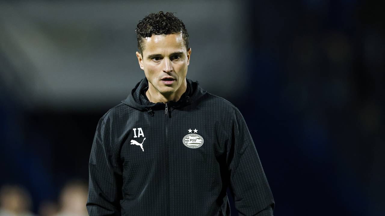 Afellay stopt als assistent bij PSV: 'Had meer mijn stempel willen drukken'