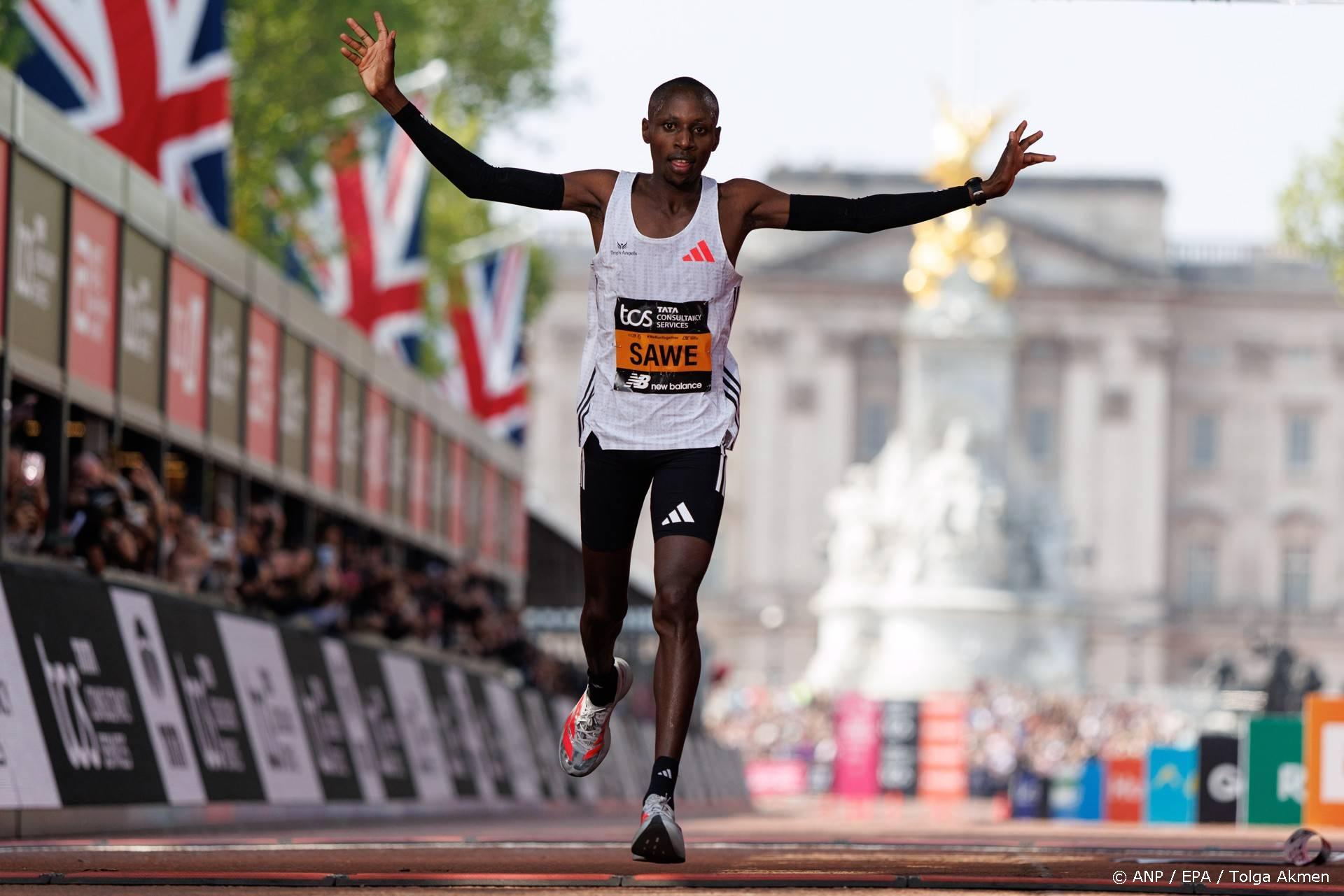 Keniaan Sawe wint marathon in wereldrecord van onder de 2 uur