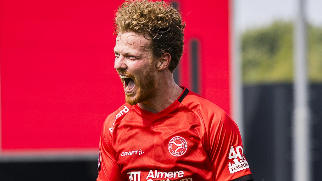 Almere City klopt FC Den Bosch opnieuw en gaat door in promotiestrijd