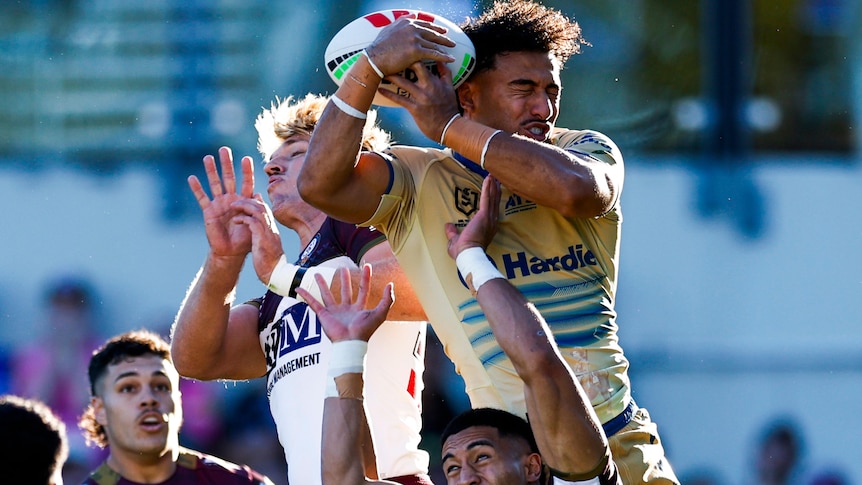 Live: Manly score three tries in seven-minute blitz to punish sloppy Eels