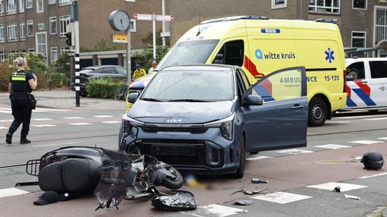 Twee gewonden na botsing auto en scooter