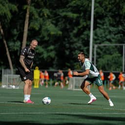 Tadic raakte in Belgrado overtuigd van NEC: 'Ik hou van die positieve arrogantie'