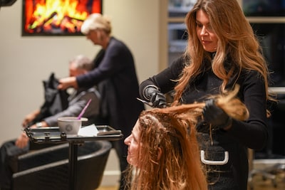 Kappers willen nauwelijks nog in dienst werken bij kapsalons: inmiddels is driekwart zzp’er en dat aandeel stijgt