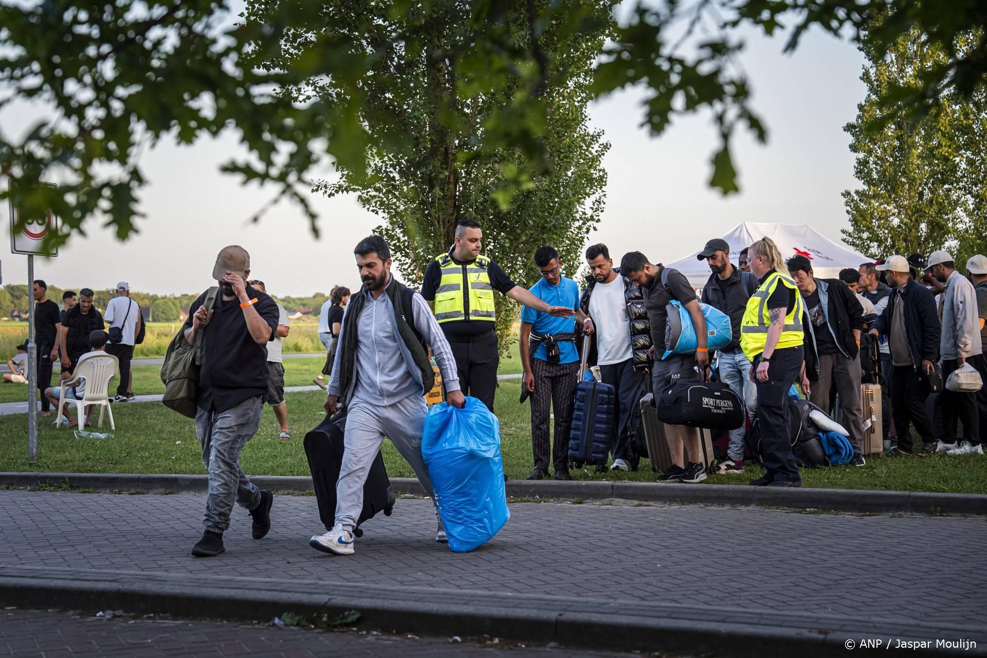 Zo’n 130 asielzoekers in opvang Groningen, 10 buiten in Ter Apel