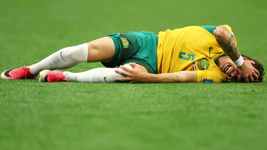 Feyenoord maanden zonder Bos door knieblessure, verdediger is geopereerd