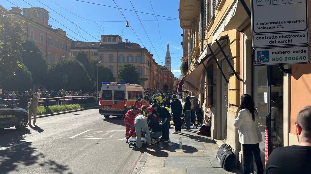Auto rijdt in op voetgangers in Italiaanse stad Modena, bestuurder opgepakt