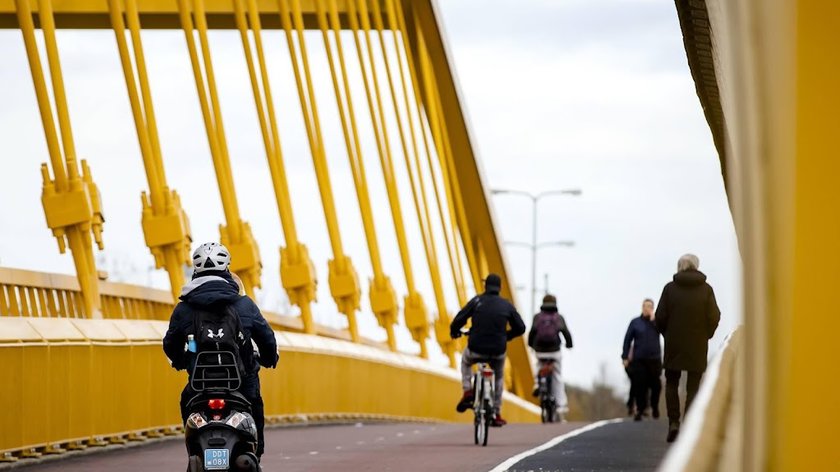 Studie: minder hoofdletsel snorfietsers na invoering helmplicht