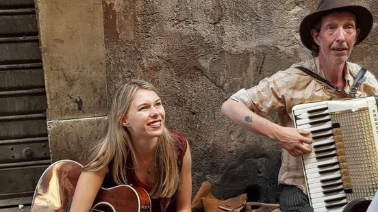 Lotte Walda eert Angelo Bombrini