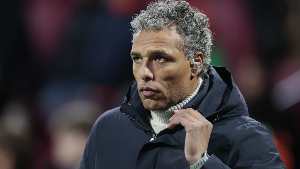 Van Hooijdonk weg bij NAC na ophef over transfer van zijn zoon