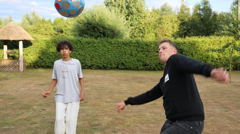 Jongerenwerker Maarten Reijm verandert zelf weer in een puber tijdens een zomers tienerkamp