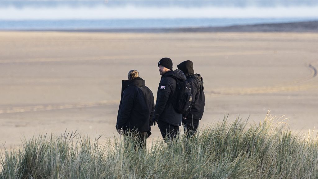 Frankrijk weert extreemrechtse Britse activisten die migranten wilden stoppen