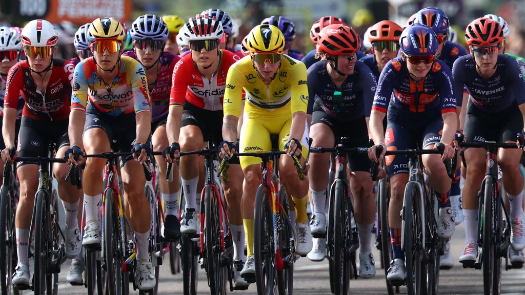 Opmerkelijke controle op borstomvang in Tour Femmes: 'Voordeel als je het daar opvult'