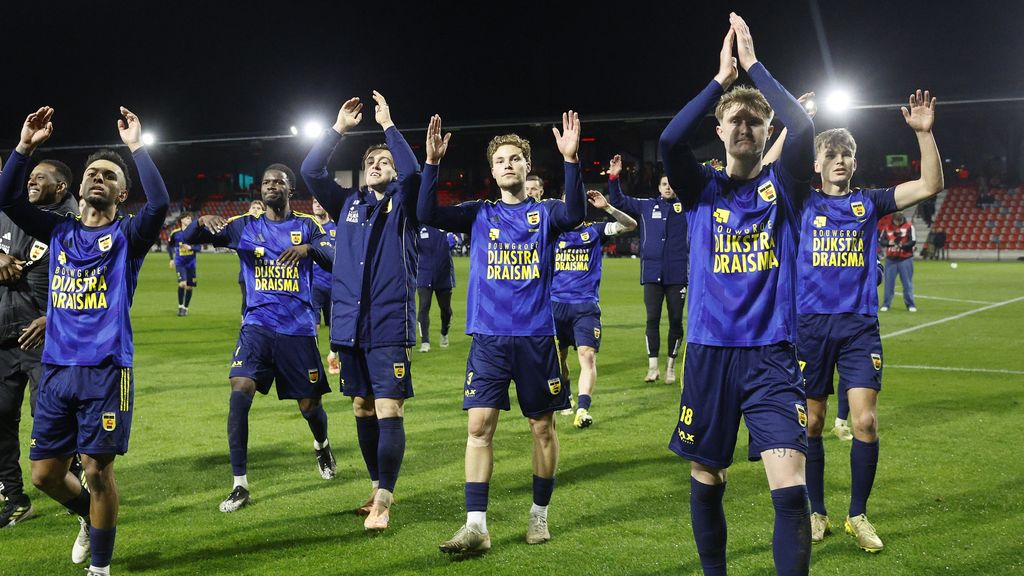 Cambuur neemt lastige horde in Helmond op weg naar eredivisie