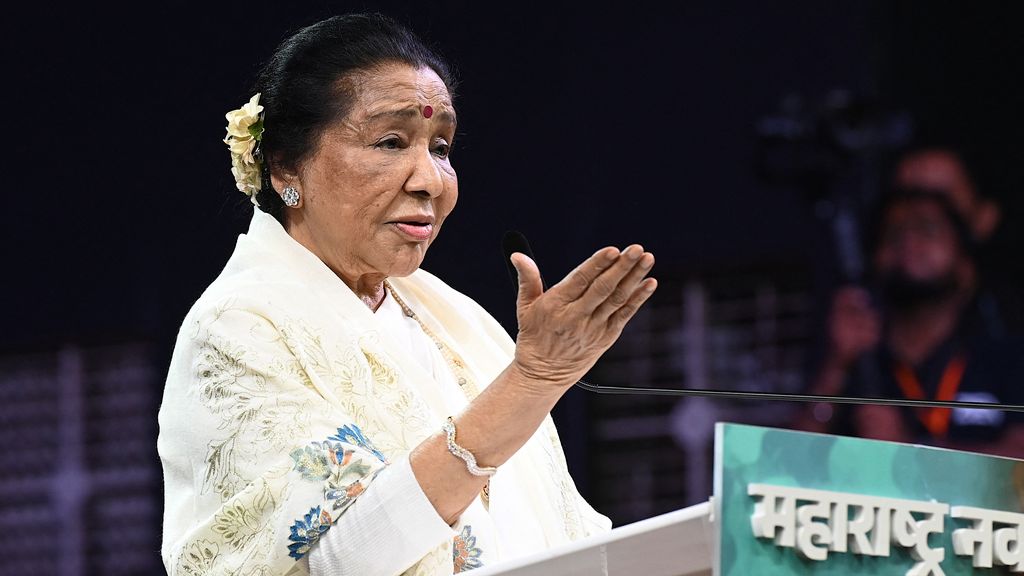 Zangeres Asha Bhosle (92) overleden, stem uit duizenden Bollywoodfilms