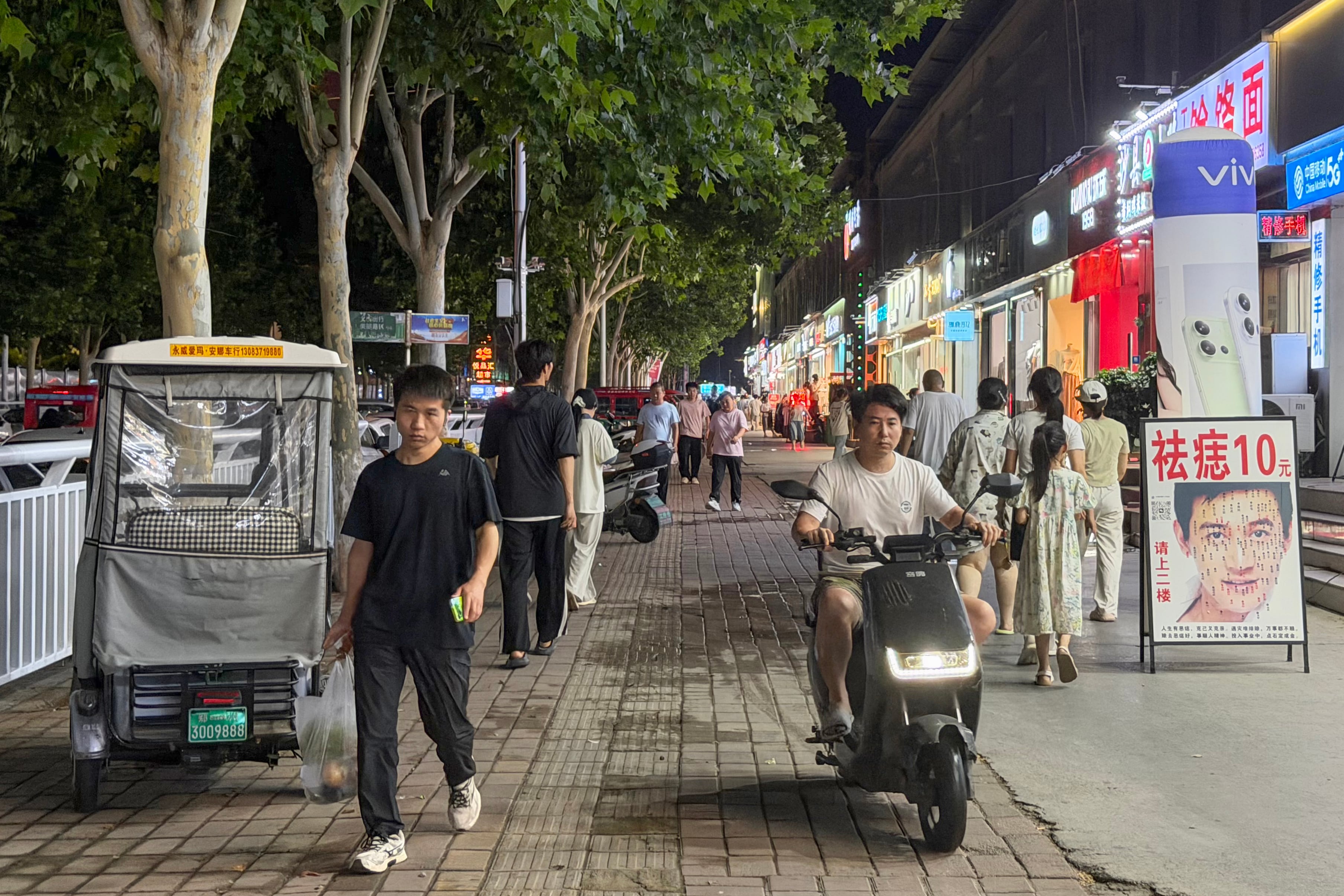 'Hukou,' the invisible border that follows China's internal migrants