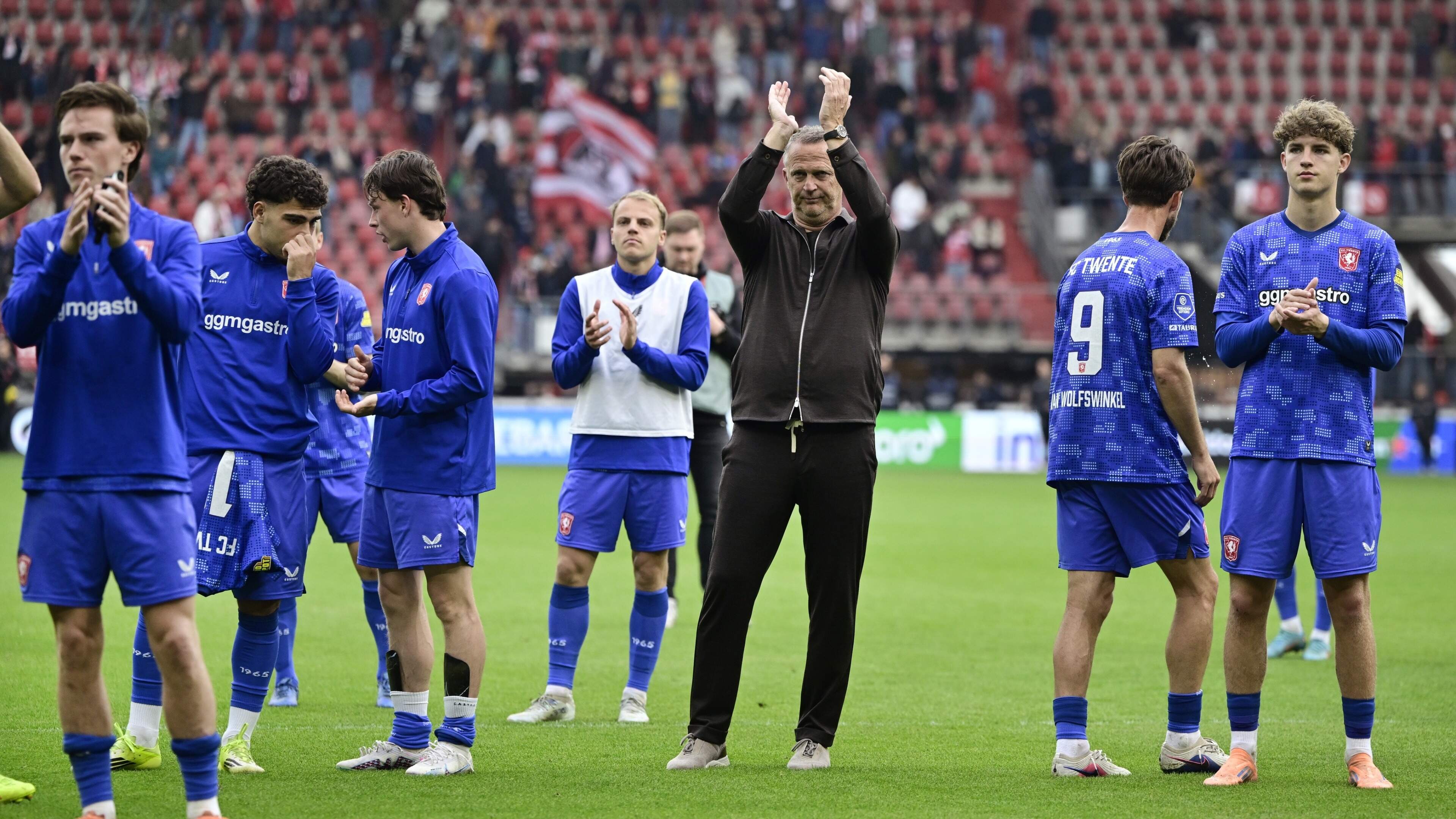 FC Twente ziet derde plek door fenomenale uithaal door de vingers glippen: ’We weten hoe de ranglijst er ook uit had kunnen zien’