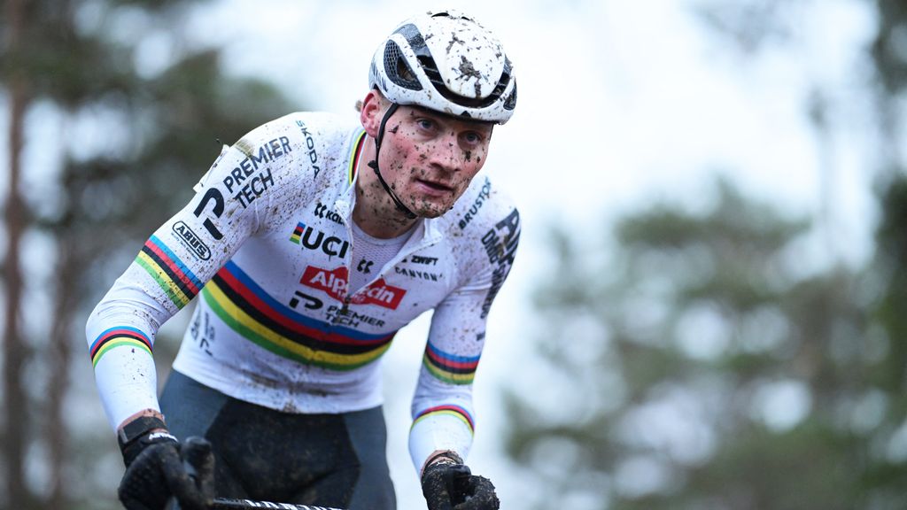 Van der Poel toch van start in Benidorm: 'Drang om te crossen is te groot'