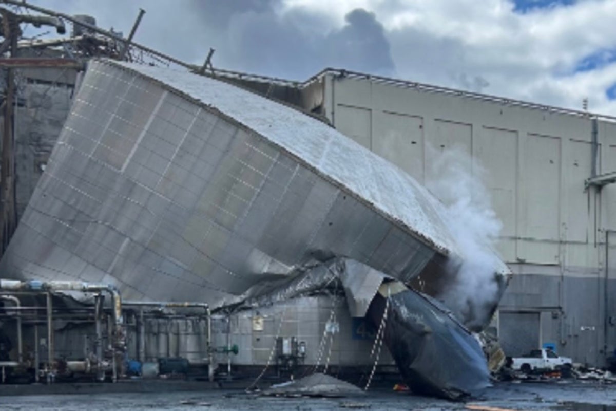 1 dead and 9 missing after massive chemical explosion at Washington paper mill