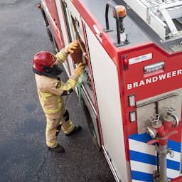 Woningen ontruimd om uitslaande brand na mogelijke explosie in Stadskanaal